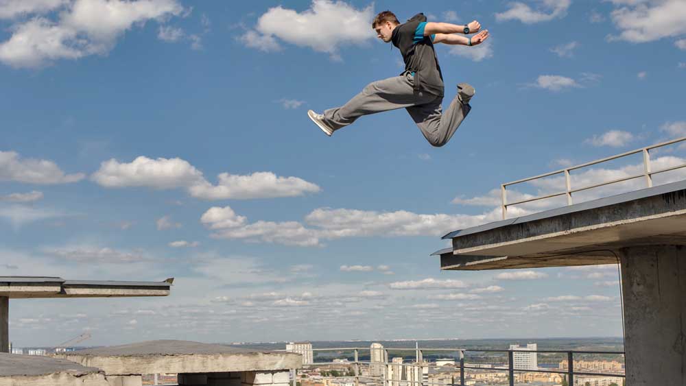 Adolescenti e il rischio, quando il cervello accelera prima dei freni