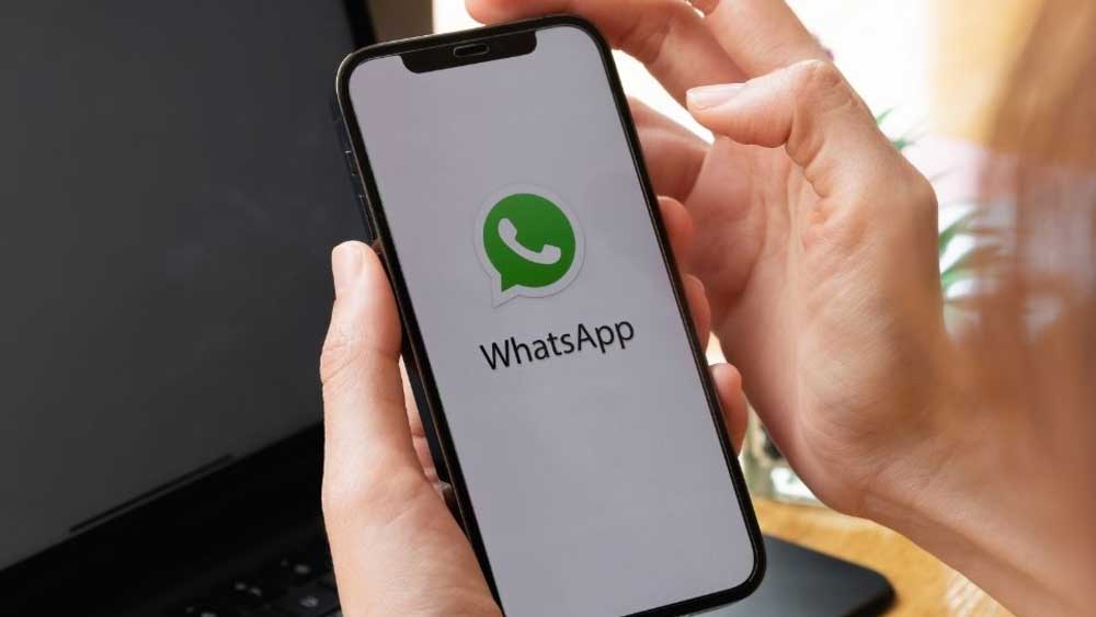 WhatsApp cambia pelle, dalla bufala al modello a pagamento