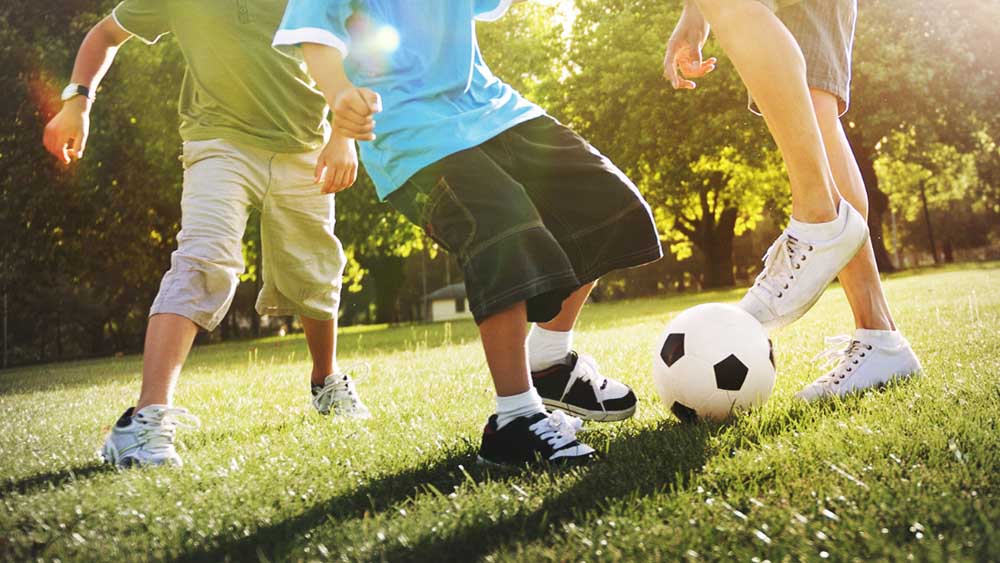 Calcio da cortile, il gioco libero resiste anche nell&rsquo;Italia dei Mondiali