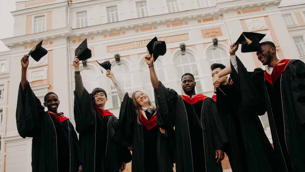 Istat, il Mezzogiorno perde giovani laureati mentre l&rsquo;Italia cresce grazie agli stranieri