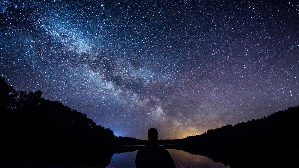 Notte di San Lorenzo, agosto accende il cielo tra stelle cadenti ed eclissi